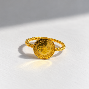 Münzring mit gedrehter Ringschiene aus 22 Karat Gold – 2,37 g – Ringgröße 51