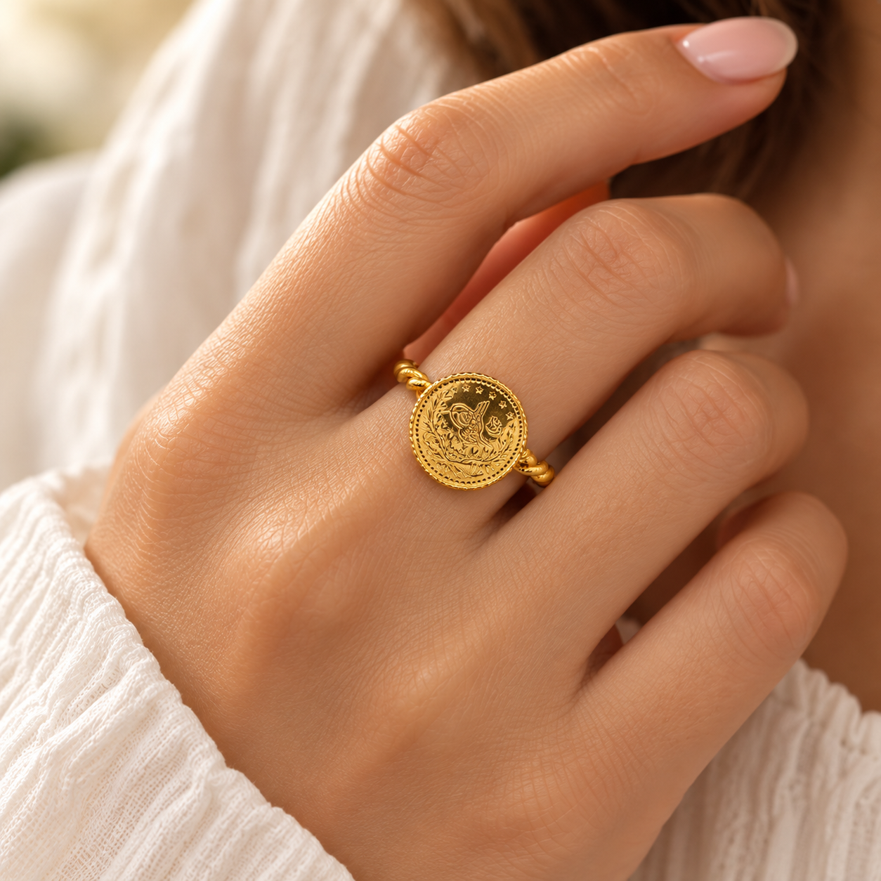 Mini Resat Münzring mit gedrehter Ringschiene aus 22 Karat Gold –Ø 11mm ca. 2,95 g – Ringgröße 51-53 – Bild 2